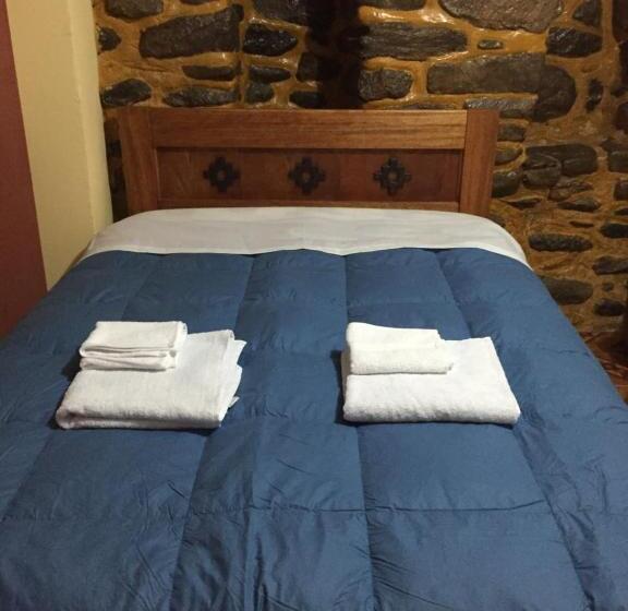 اتاق خانوادگی با سرویس بهداشتی مشترک, Rumi Sonqo Hostel