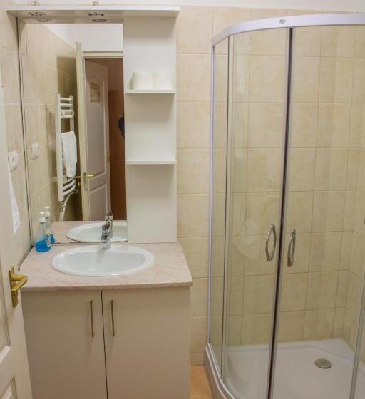 スタンダードルーム, Sasfészek   Falusi Szálláshely