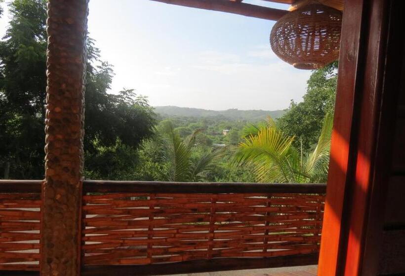 דירת חדר נוף לים, Marybutch