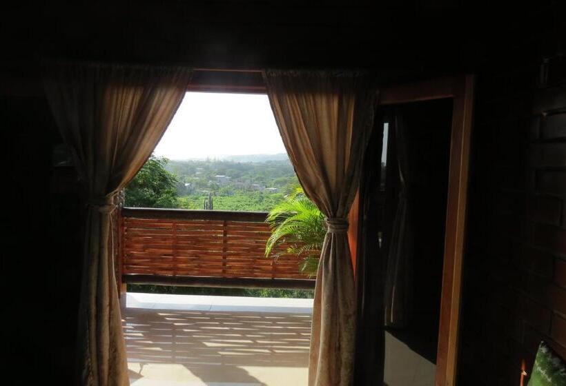 דירת חדר נוף לים, Marybutch