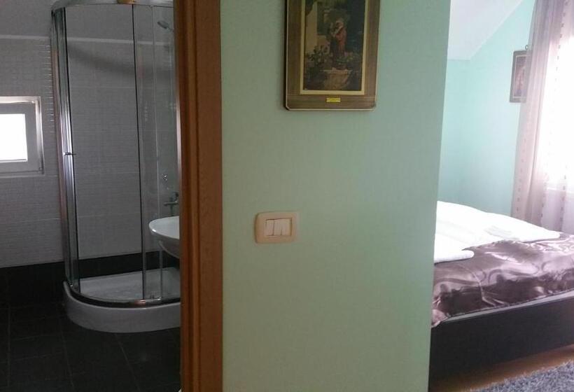 اتاق استاندارد, Family Pension