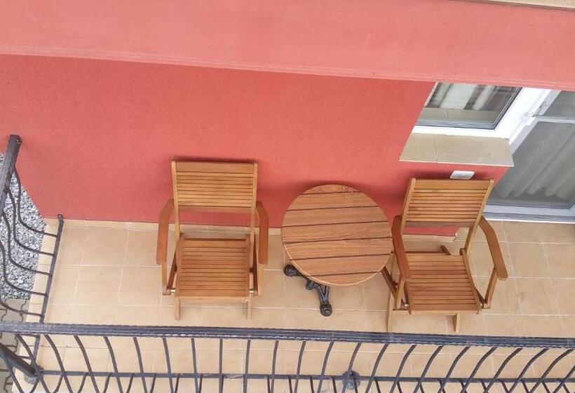 اتاق استاندارد, Family Pension