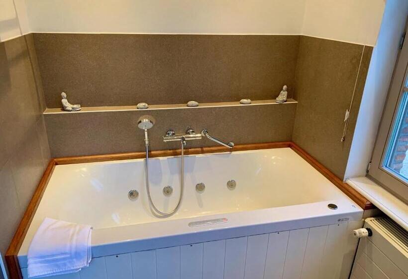 סוויטה עם ג'קוזי, Domaine De La Noiseraie