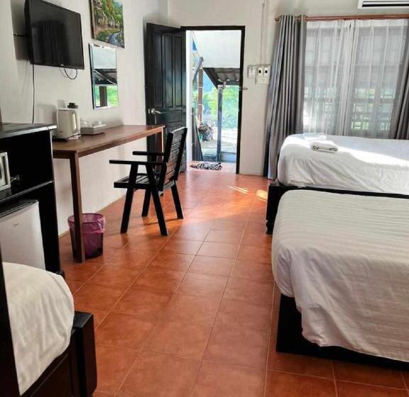 اتاق خانوادگی, Nice View Guesthouse