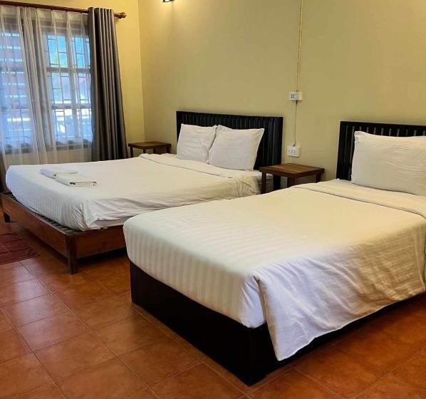 اتاق استاندارد سه نفره, Nice View Guesthouse