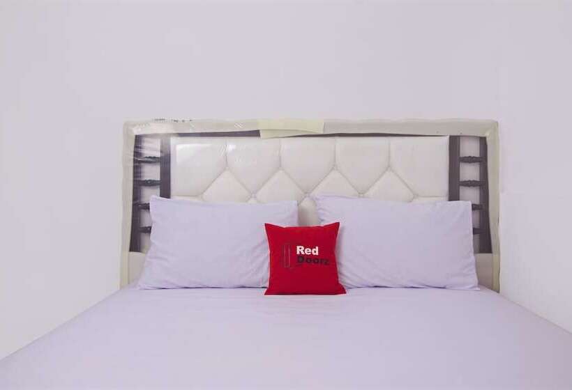 Номер Стандарт, Reddoorz Near Stan
