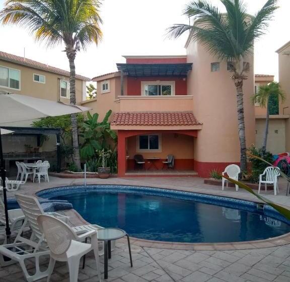 プールビュースイート, Coco Cabañas And Casitas Vacation Rentals