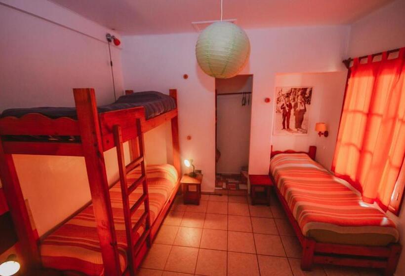 اتاق استاندارد چهارنفره با سرویس بهداشتی مشترک, Hostal El Punto