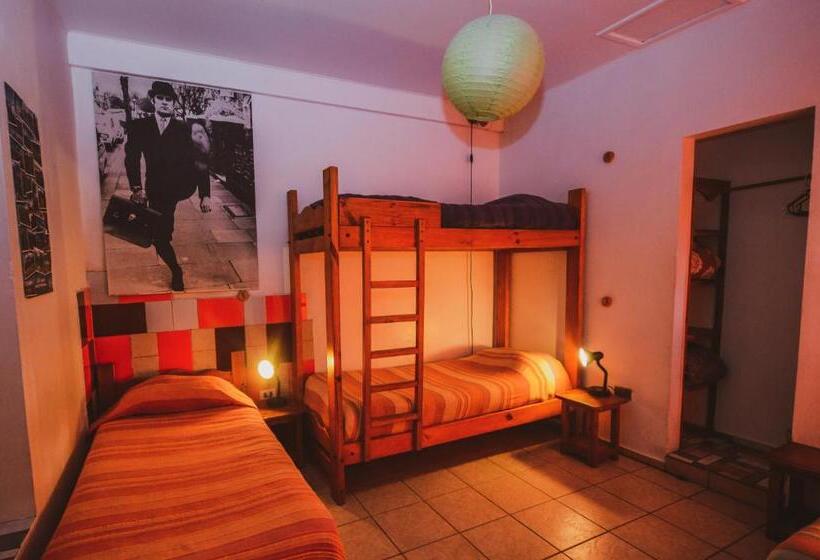 اتاق استاندارد چهارنفره با سرویس بهداشتی مشترک, Hostal El Punto