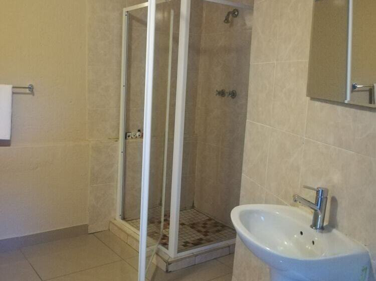 חדר אקונומי, Makhadzi S Cloud Lodge