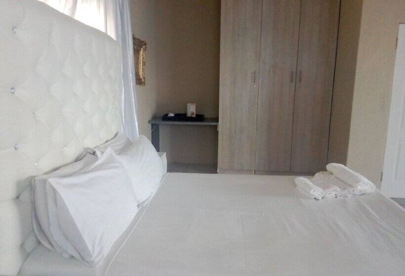 חדר אקונומי, Makhadzi S Cloud Lodge