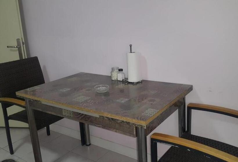 اتاق خانوادگی, Samlife Apart