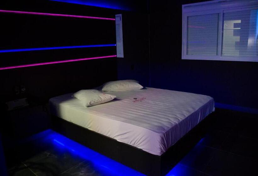 디럭스 룸, Helus Motel