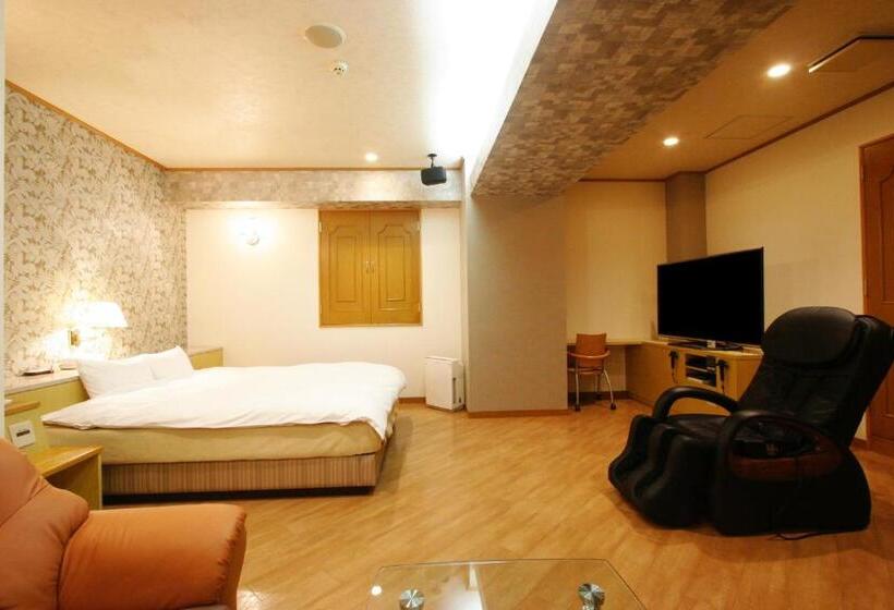 غرفة سوبيريور, Noa