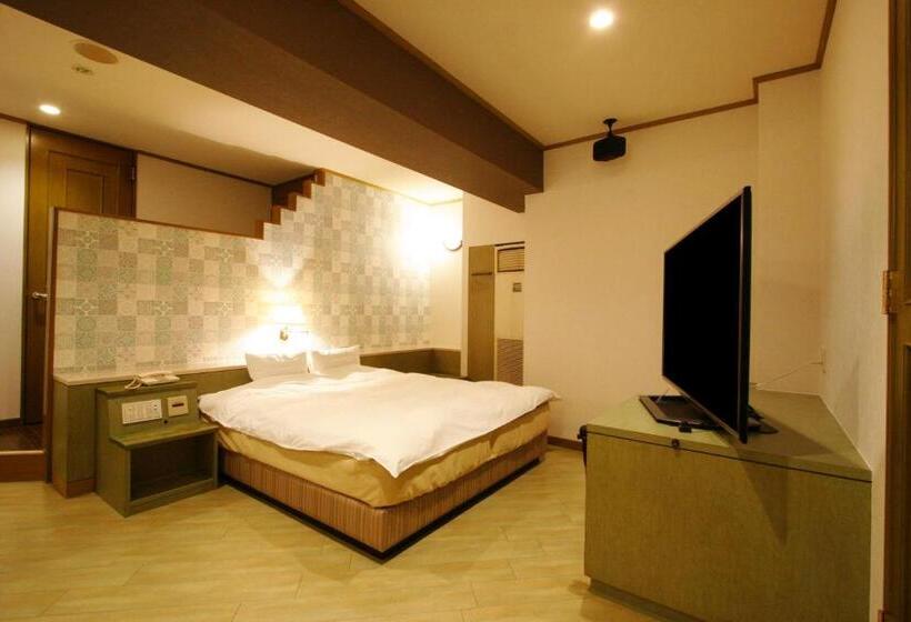 غرفة سوبيريور, Noa