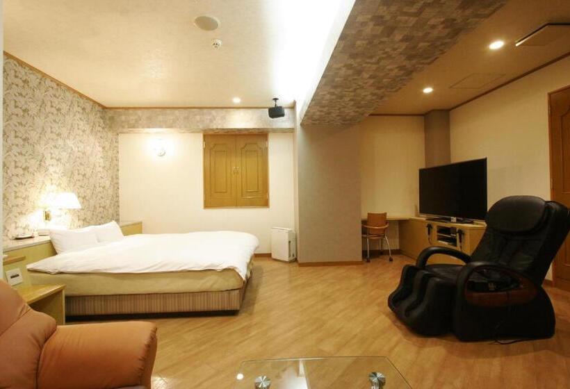 غرفة سوبيريور, Noa