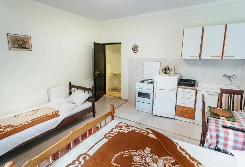 اتاق استاندارد سه نفره, Guest House Bajceta