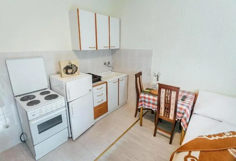 اتاق استاندارد سه نفره, Guest House Bajceta