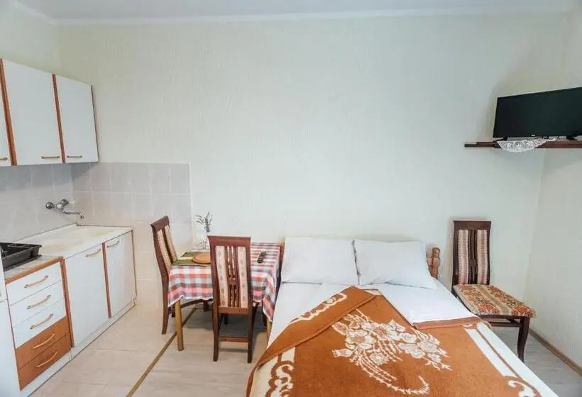 اتاق استاندارد سه نفره, Guest House Bajceta