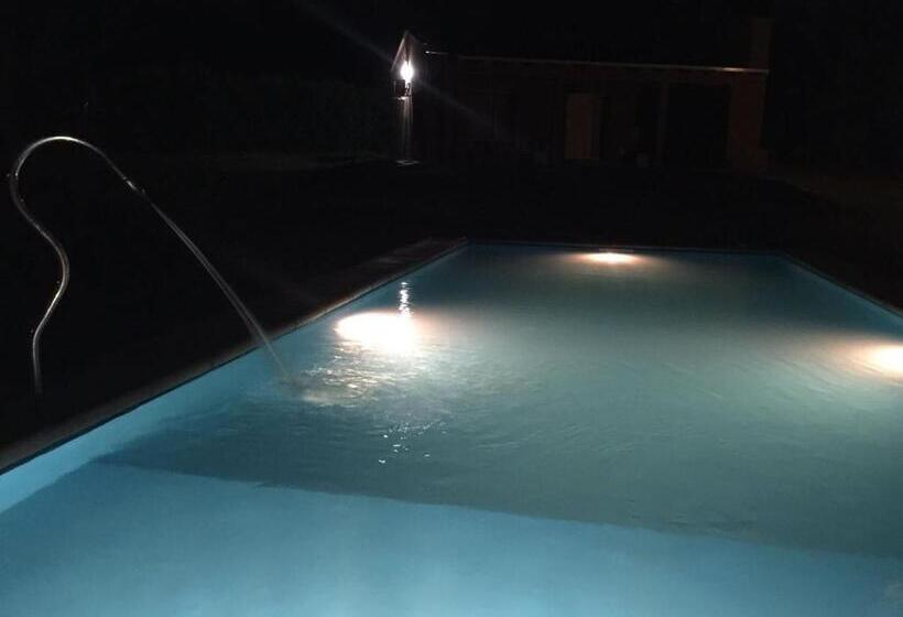 스탠다드 방갈로, Aire Serrano