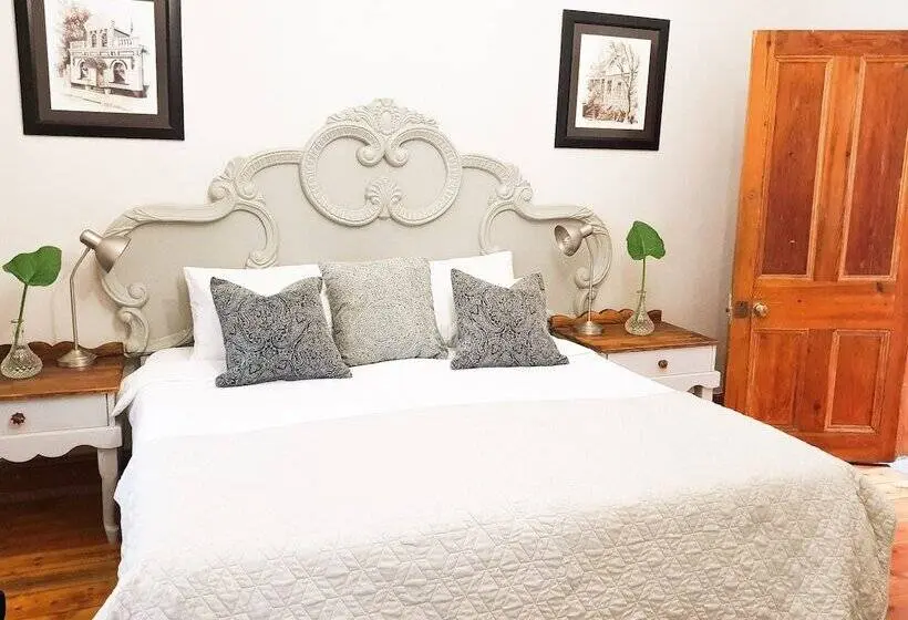 Perhesviitti, Bauhenia Guesthouse