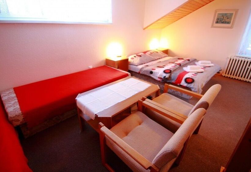 غرفة قياسية ثلاثية, Penzion U Rodinky