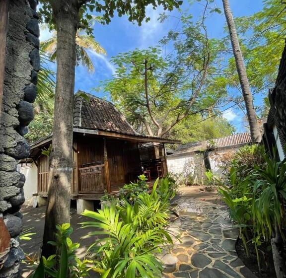 スタンダードバンガロー, Zipp Bar Restaurant & Bungalows