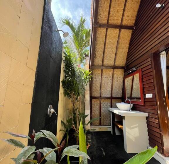 スタンダードバンガロー, Zipp Bar Restaurant & Bungalows