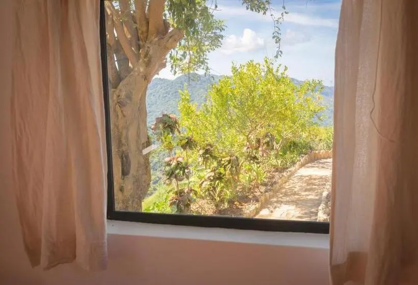 Superior-perhehuone, Mundo Nuevo Eco Lodge