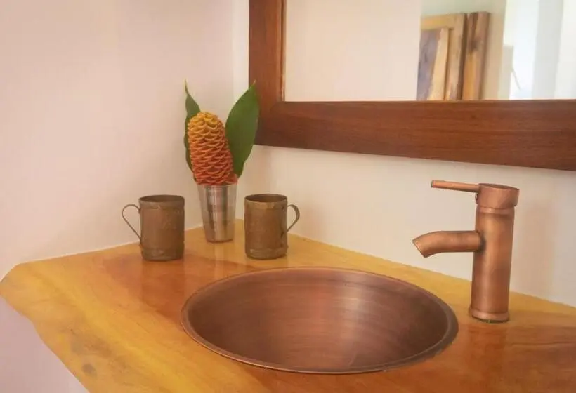 Superior-perhehuone, Mundo Nuevo Eco Lodge
