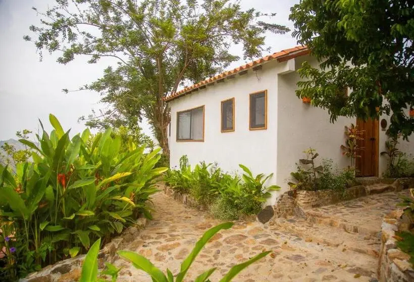 Superior-perhehuone, Mundo Nuevo Eco Lodge
