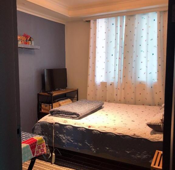 غرفة عائلية, Us On Earth Guesthouse