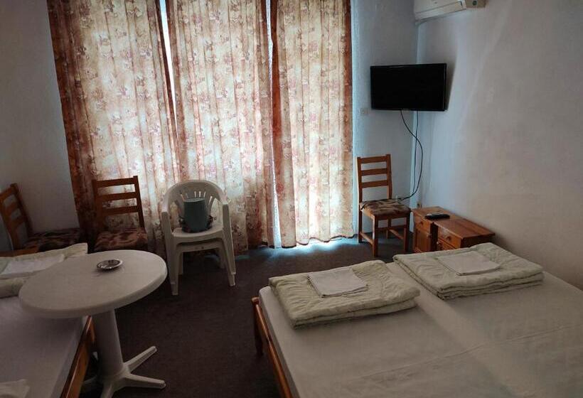 חדר קלאסי לשלושה, Zlatevi Guest House