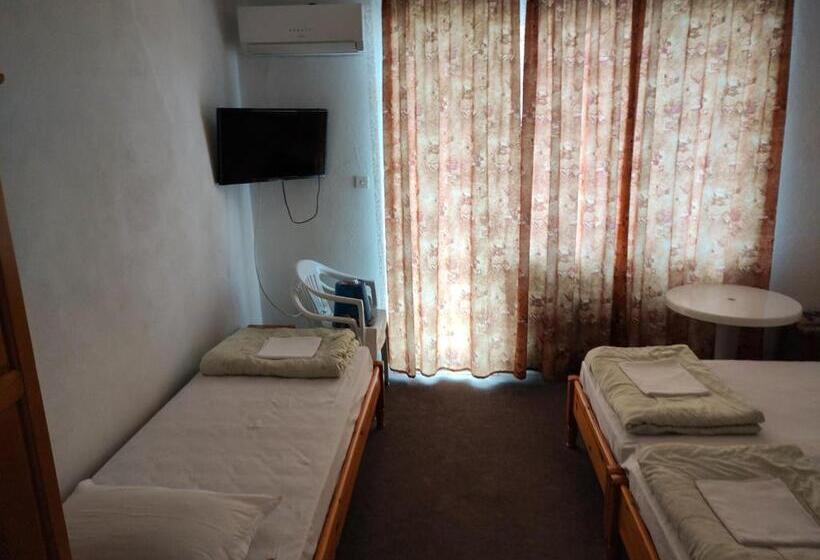 חדר קלאסי לשלושה, Zlatevi Guest House