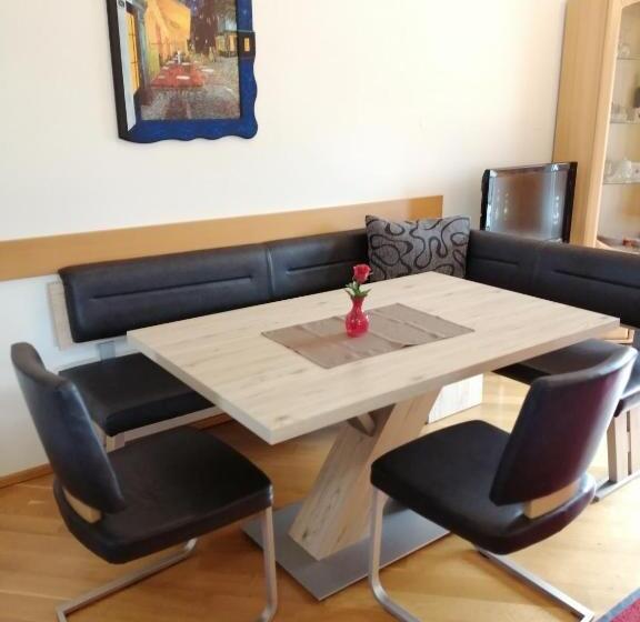 شقة غرفتين, Haus Roswitha