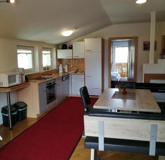 شقة غرفتين, Haus Roswitha