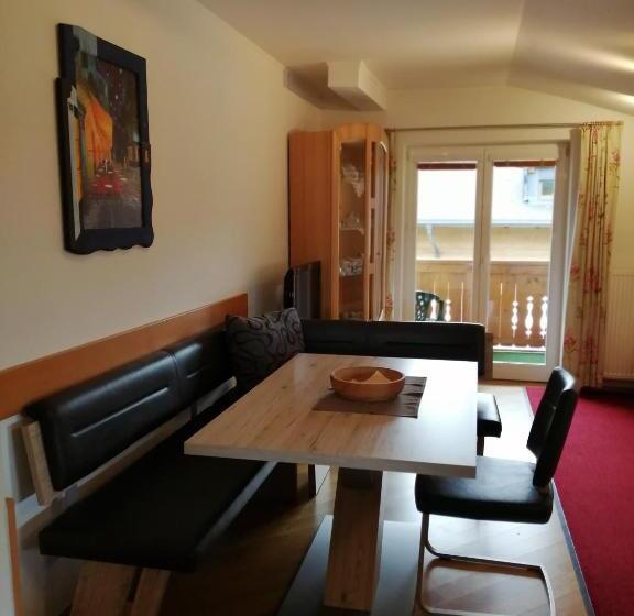 شقة غرفتين, Haus Roswitha