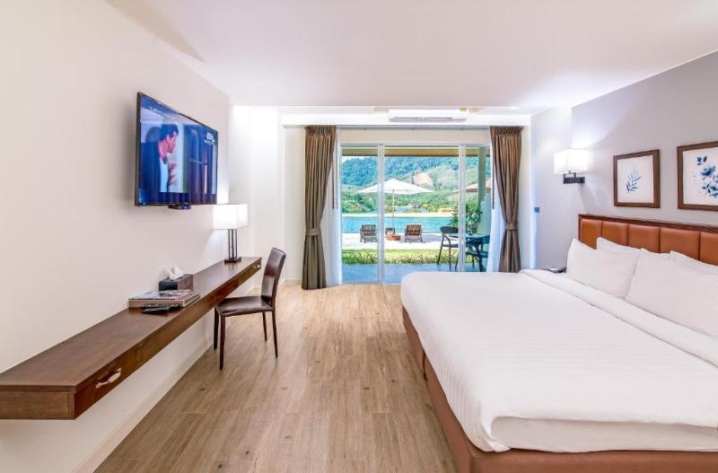 غرفة سوبيريور مطلة على حمام السباحة, Katathong Golf Resort & Spa