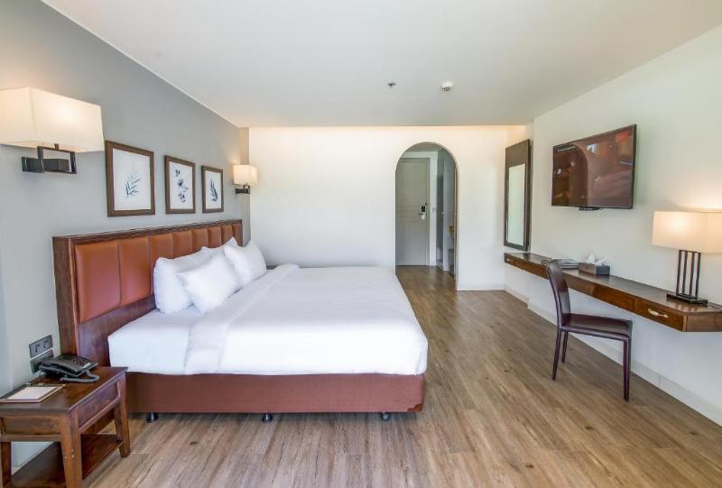 غرفة سوبيريور مطلة على حمام السباحة, Katathong Golf Resort & Spa