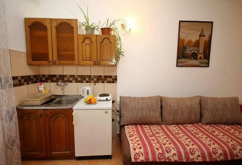 اتاق خانوادگی, 3 Platana