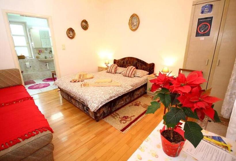 اتاق استاندارد سه نفره, 3 Platana