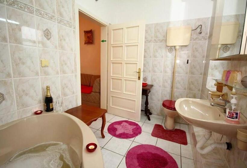 اتاق استاندارد سه نفره, 3 Platana