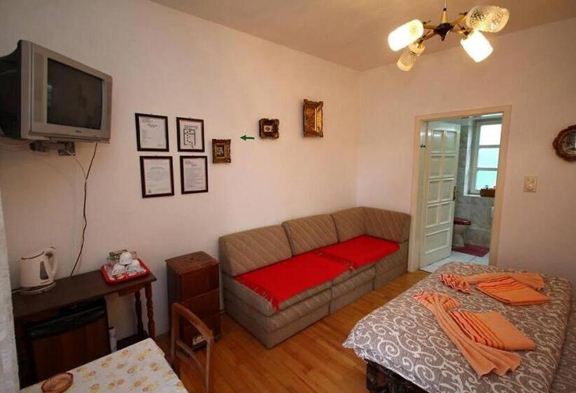 اتاق استاندارد سه نفره, 3 Platana