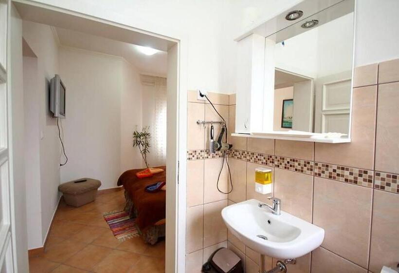 اتاق استاندارد چهار تخته, 3 Platana