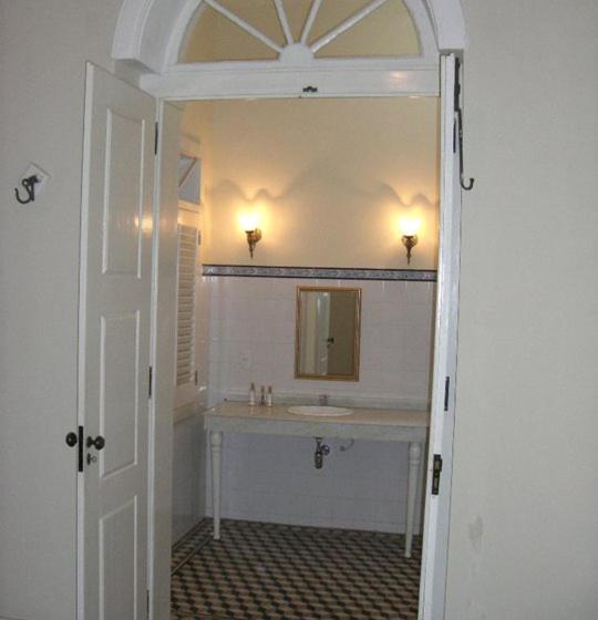 جناح, Casa Frankie