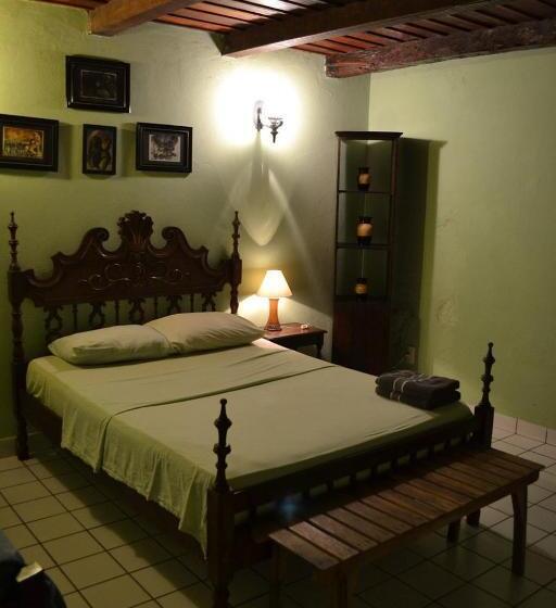 غرفة قياسية ثلاثية مطلة علي حمام السباحة, Casa Frankie