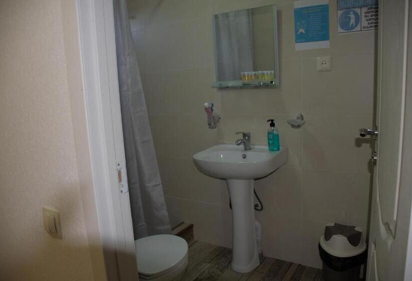 اتاق استاندارد سه نفره, Guest House Ilto