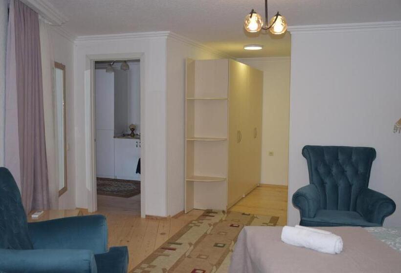 اتاق استاندارد سه نفره, Guest House Ilto