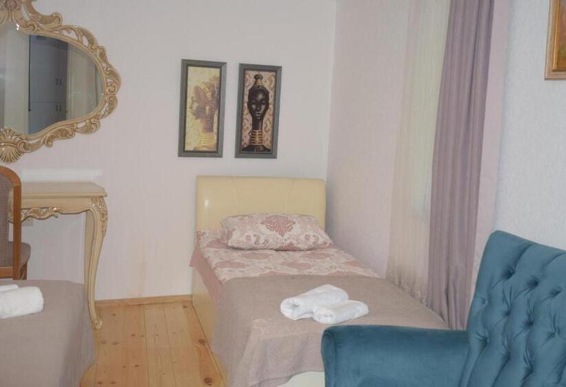 اتاق استاندارد سه نفره, Guest House Ilto