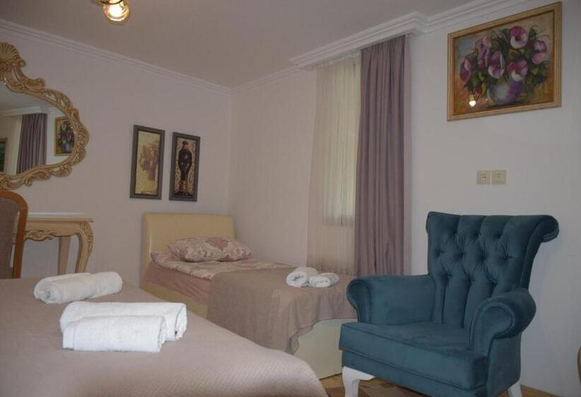 اتاق استاندارد سه نفره, Guest House Ilto